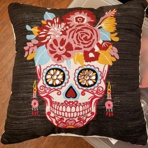 NWT Skull Pillow Day of the Dead
